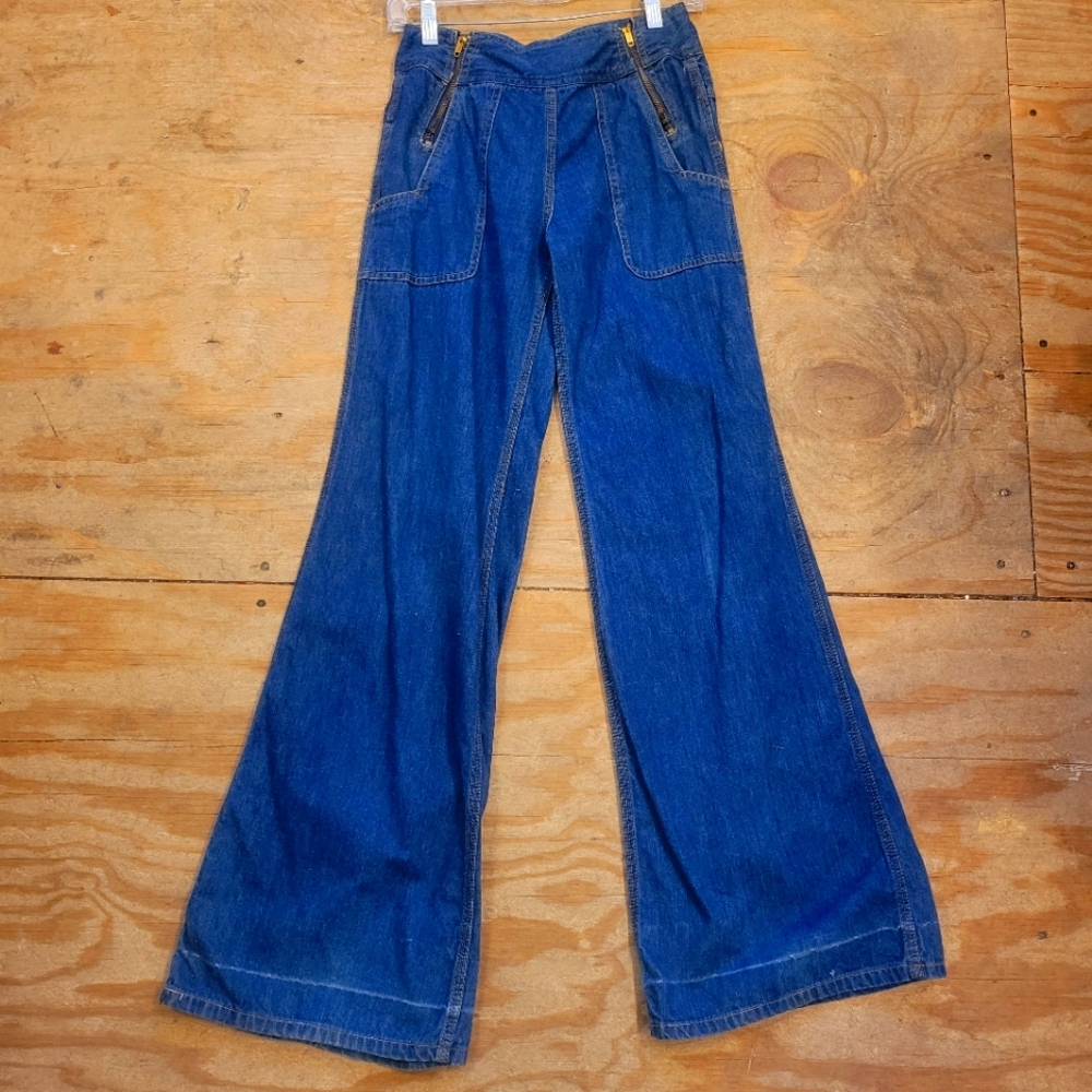Vintage 70s "JC Penny" flared/ bellbottom jeans. Medium wash. Size 7